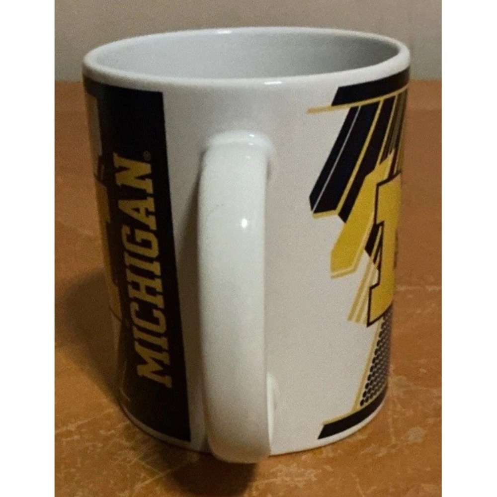 Boelter Brands‎ Michigan Wolverines Coffee Mug, Team Colors - Picture 5 of 9